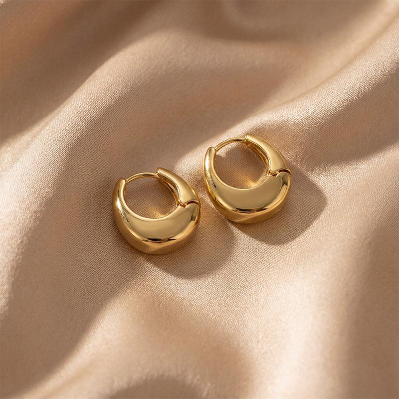 Elegant French Hoop Earrings: High-End Light Luxury Circle Copper Design for Women