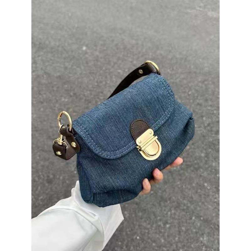 

Niche retro contrasting color shoulder armpit bag, new fashionable portable messenger bag, denim lock pleated bag синій