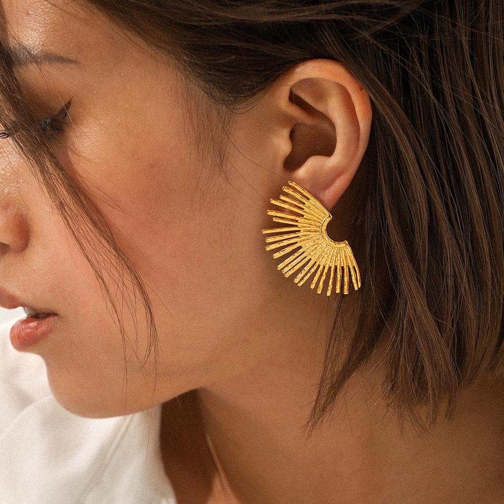 Two Tone Radiant Fan Earrings Hypoallergenic Titanium Steel Women's Light Luxury Small Earring Accessories
