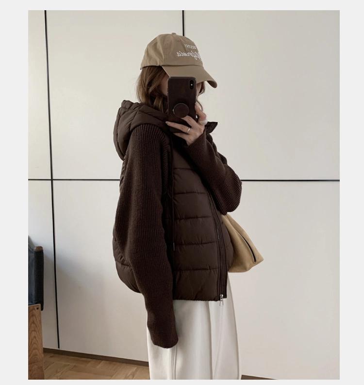 Leichte Winterjacke mit Strickärmeln, Kapuze und Baumwollwattierung