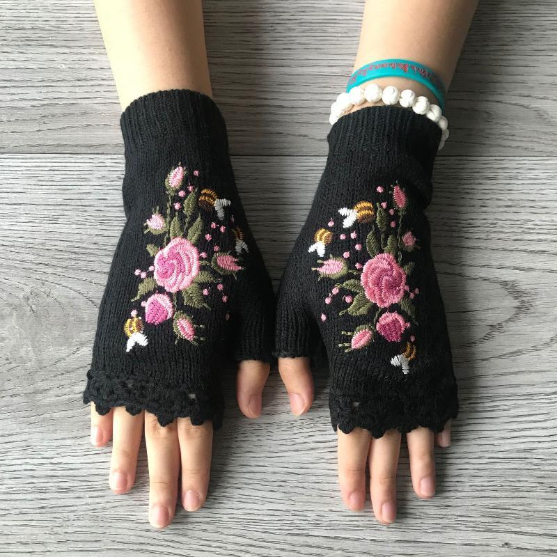 Cute Vintage Embroidery Knitted Gloves Bee Half Finger Fingerless Gloves Korean Style Warm Winter Wool Gloves Outdoor