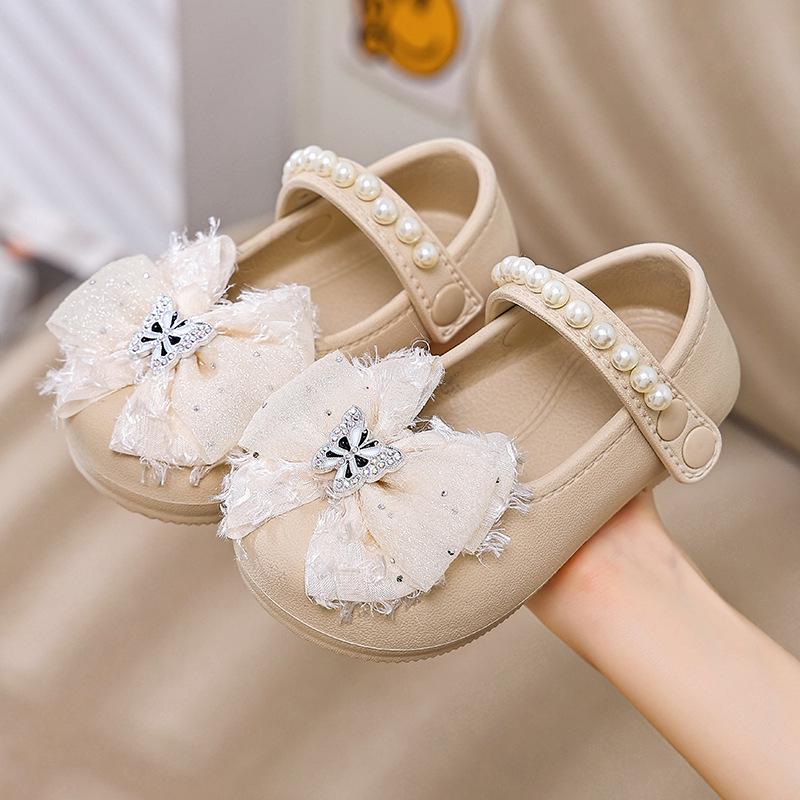 Little Girl Princess Bow Pearl Shoes - Spring/Autumn Soft Sole Sandals with a New Chinese Fragrance Style.