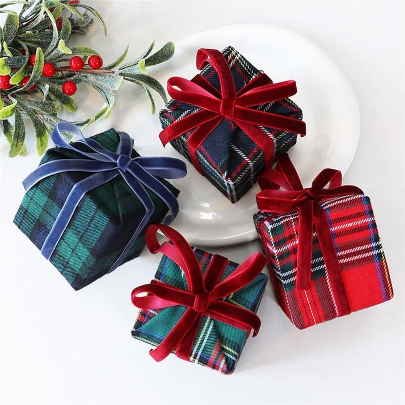 Weihnachtsbaum Geschenkbox Ornament, 8CM Stoffumwickelte Hängedekoration für Kranz, Türgriff, Regal und Indoor-Weihnachtsbaum