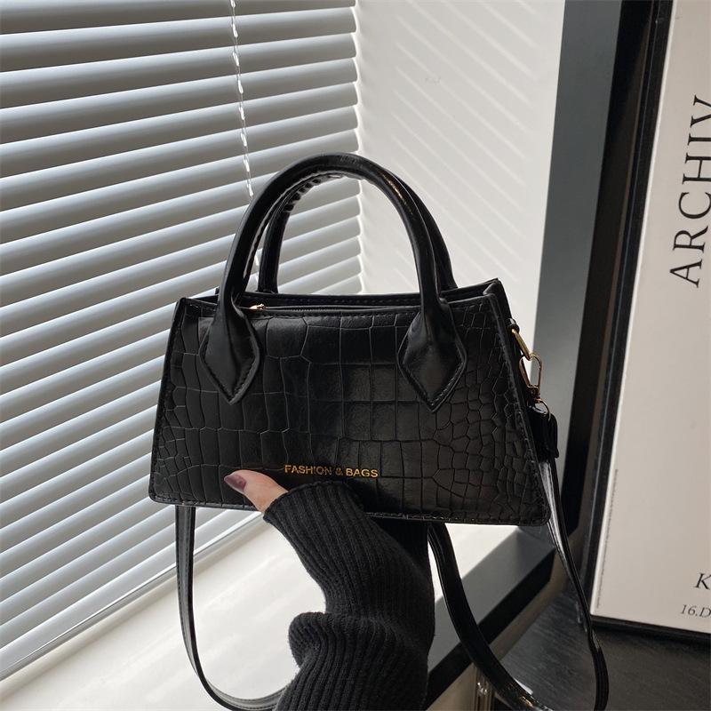 

Повседневная сумка кроссбоди с ретро-текстурой 2025: Простая, модная однотонная женская сумка чёрный