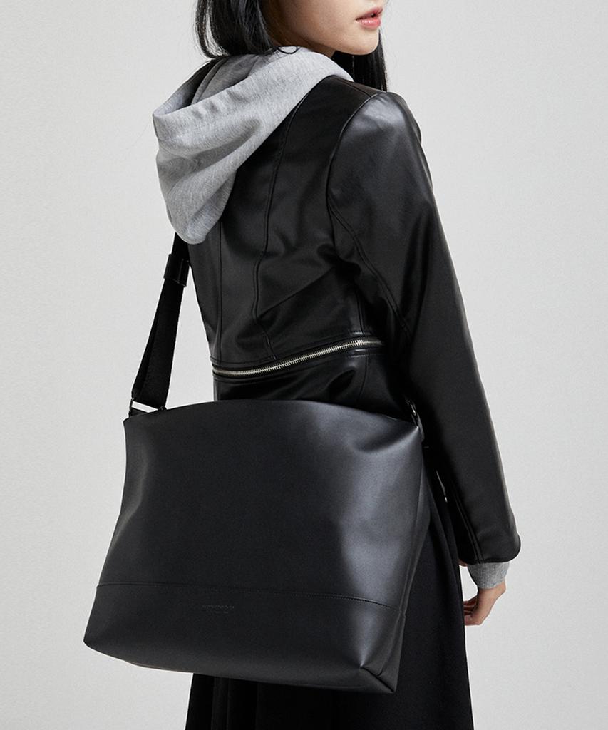 National Publicity Carson Hq Leather Messenger Crossbody Bag