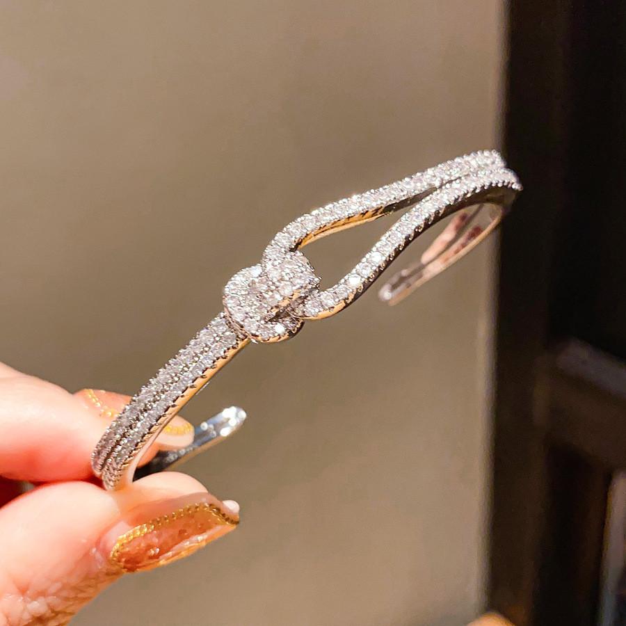 Minimalist Zircon Cross Cuff Jewelry For Women Sophisticated Light Luxury Style серебряный