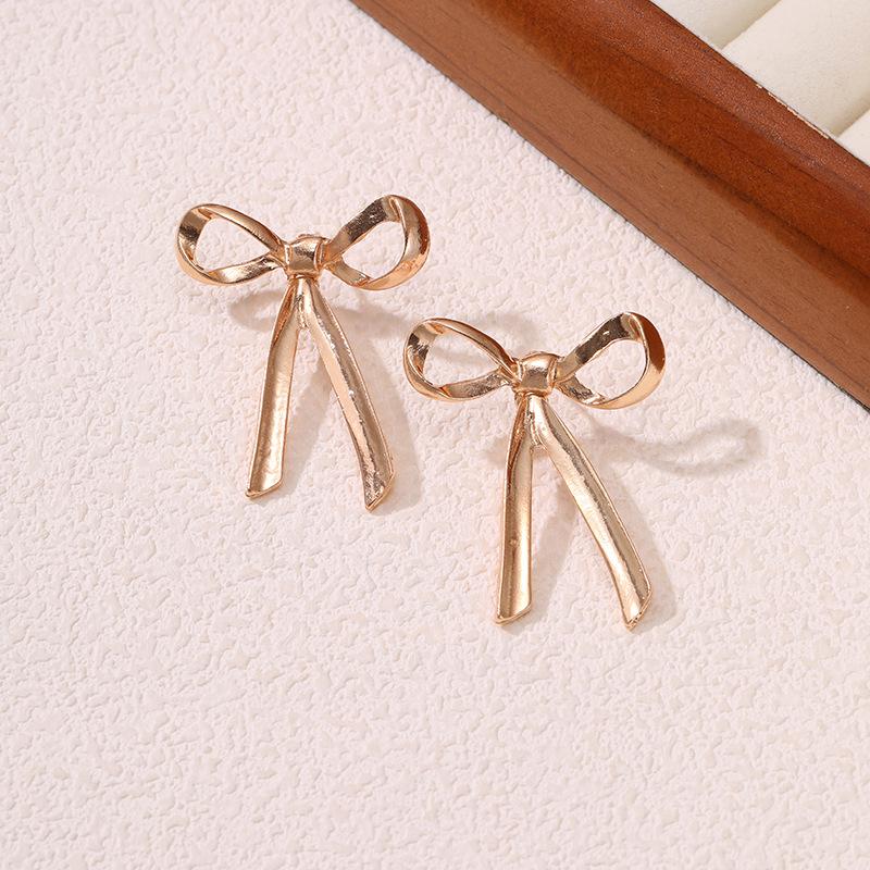 Akcesoria niszowe kolczyki sztyfty z metalową kokardką ins eleganckie modne wszechstronne kolczyki kobiety