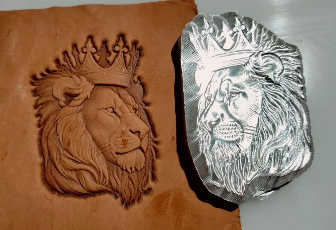 

5x7cm 3D Lion Head Pattern Leather Stamp Metal Embossing Mold Custom Logo Carving Leather Craft Tools Stamping Molds 5x7cm Size