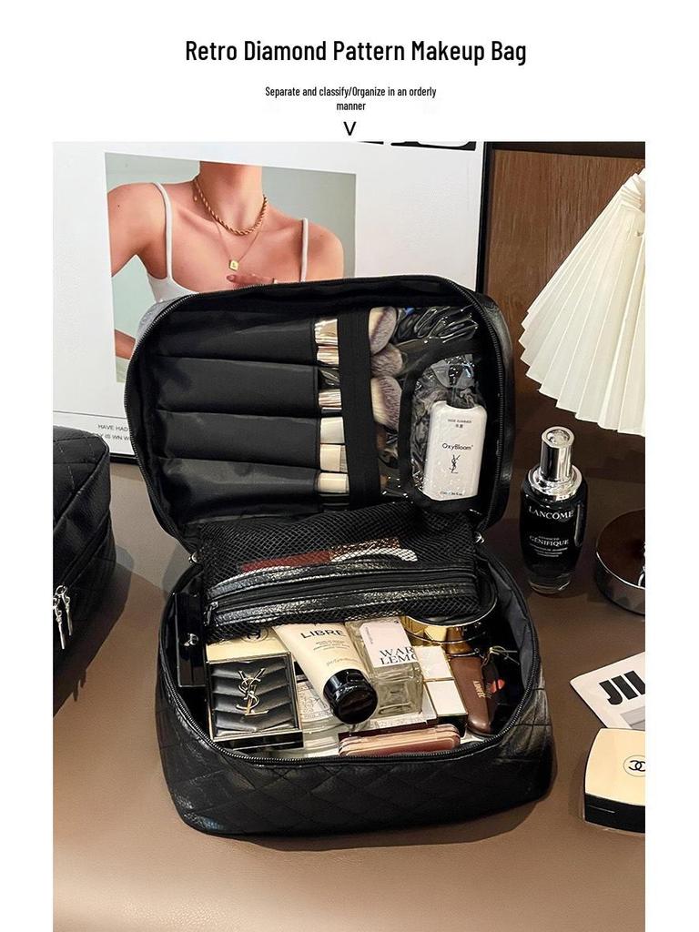 Argyle Make-up-Tasche im koreanischen Stil: Kosmetik-Organizer mit großer Kapazität und modischem Handheld-Design für bequemes Reisen.