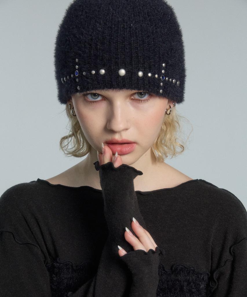 OOH-AHH Cross Stud Beanie (Black)
