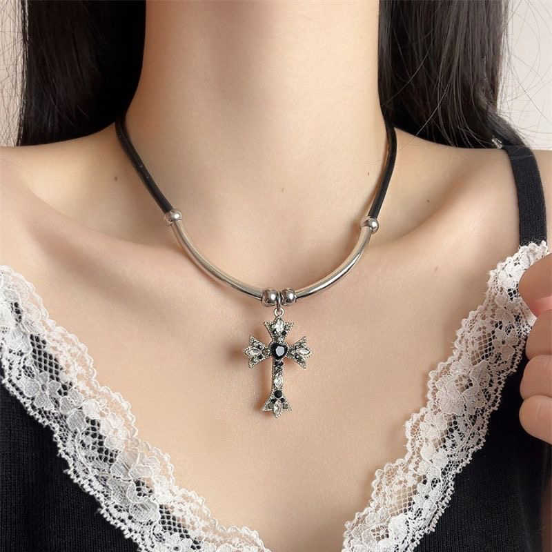 Black Splicing Cold Wind Cross Necklace Street Hip Hop Niche Personality Neutral Sweater Chain Collarbone Neck Chain