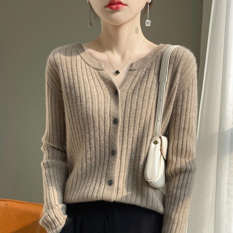 Autumn and Winter Women's Knitwear Fashion Casual Solid Color Print Long Sleeves V-Neck Sweater