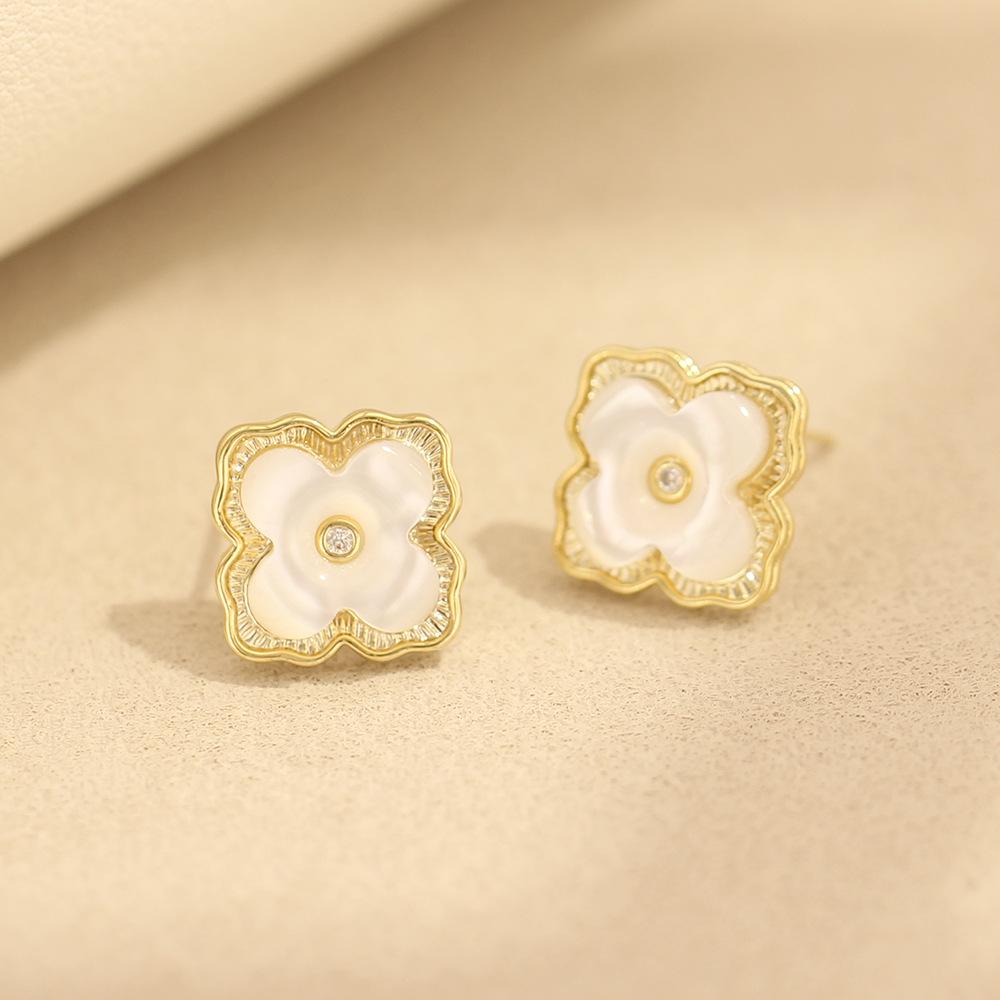 French Temperament, Elegant Fritillary Four-leaf Flower Stud Earrings, Simple and Small, Gentle Temperament, Silver Needle Earrings, Design Earrings,