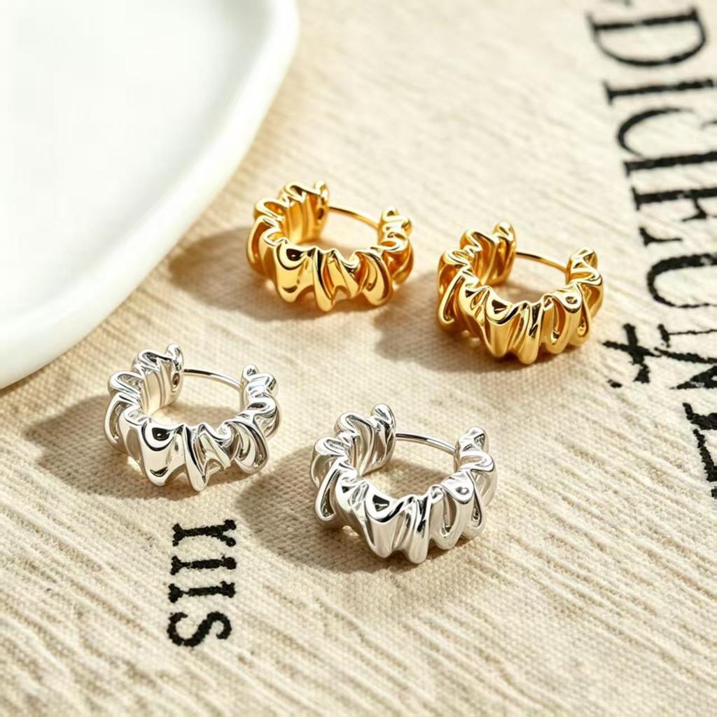 French Retro Irregular Wave Hoop Earrings In Niche Cold Metal Style