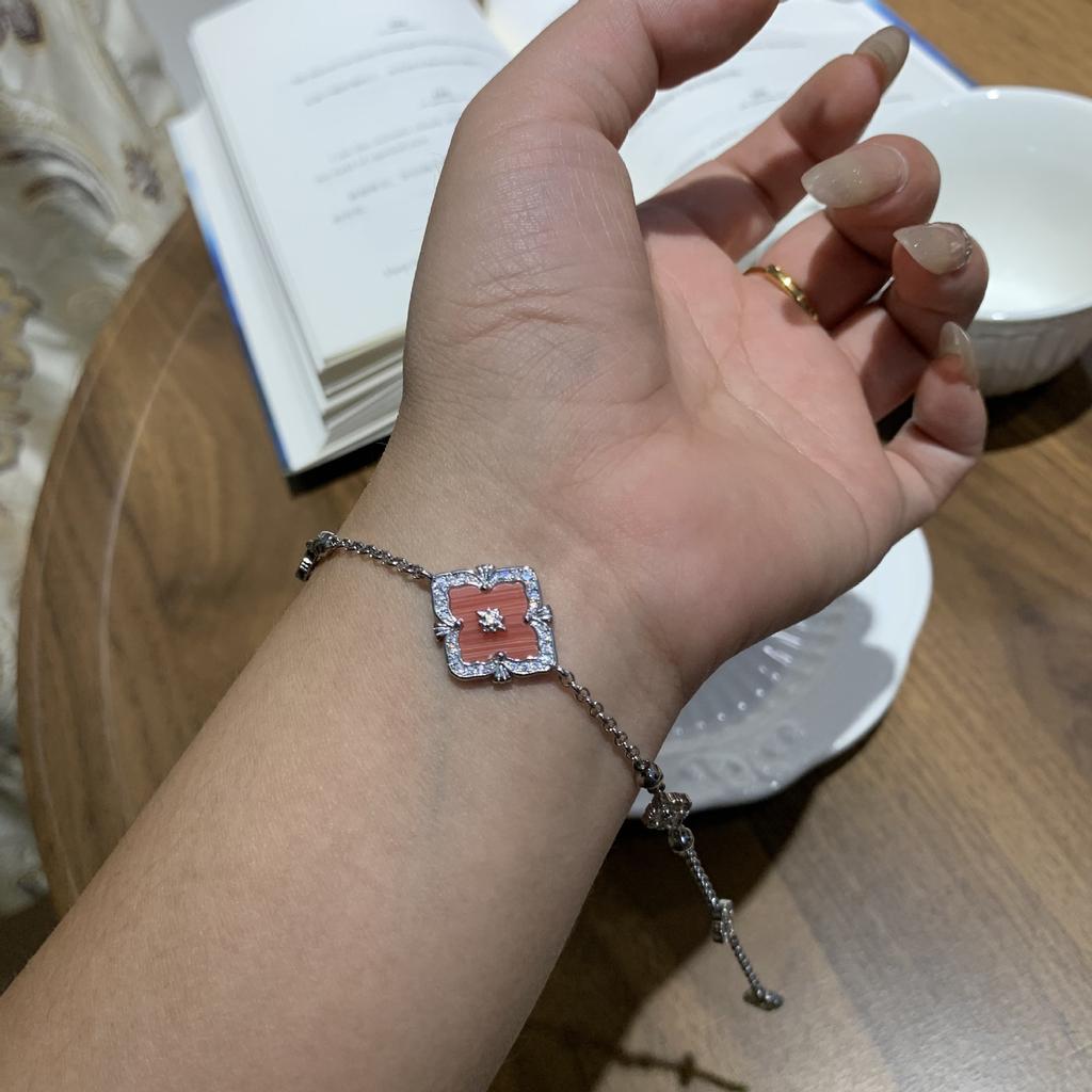 Buqi Latti Gebürstetes Kleeblatt Natürliche Weiße Fritillary Einzelblüte Armband Damen Tigerauge Armband Vintage Hof