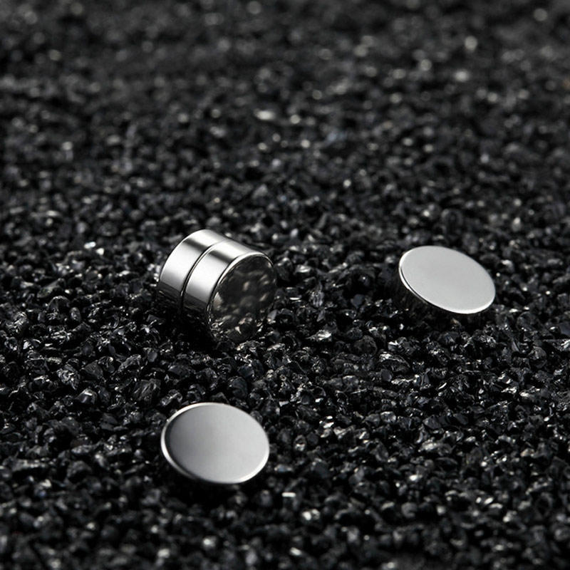 2 Pair Fashion Korean Men Clip Earrings Titanium Steel Magnet Man Magnetic Round Earring Jewelry Accessories Gifts
