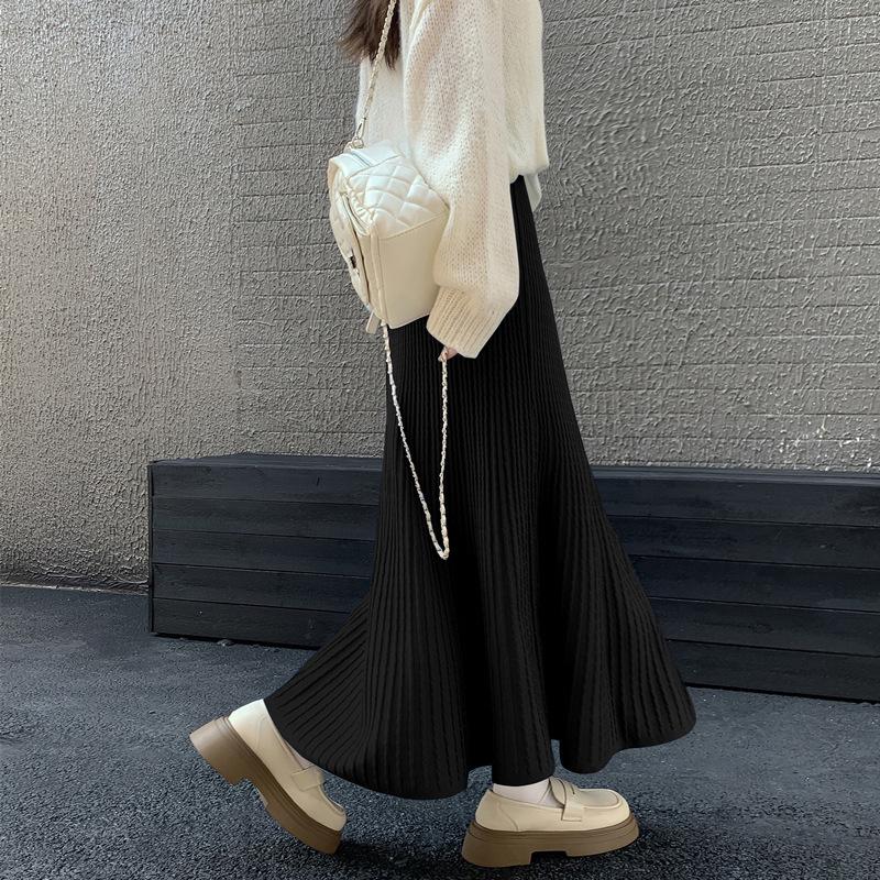 Women's High-Waist A-Line Knit Skirt - Hip-Covering, Wide Hem, Plus Size, Autumn-Winter, Thickened, Slimming Pleated Long Skirt
