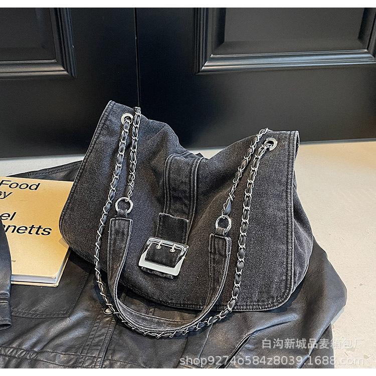 

Korean version of simple large-capacity tote bag casual denim cloth bag women s spring 2025 new commuter oblique span bag