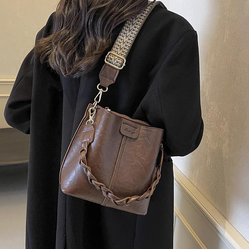 Bag Women's New Versatile New Trendy Autumn and Winter Retro Shoulder Large Capacity Broadband Crossbody Bucket