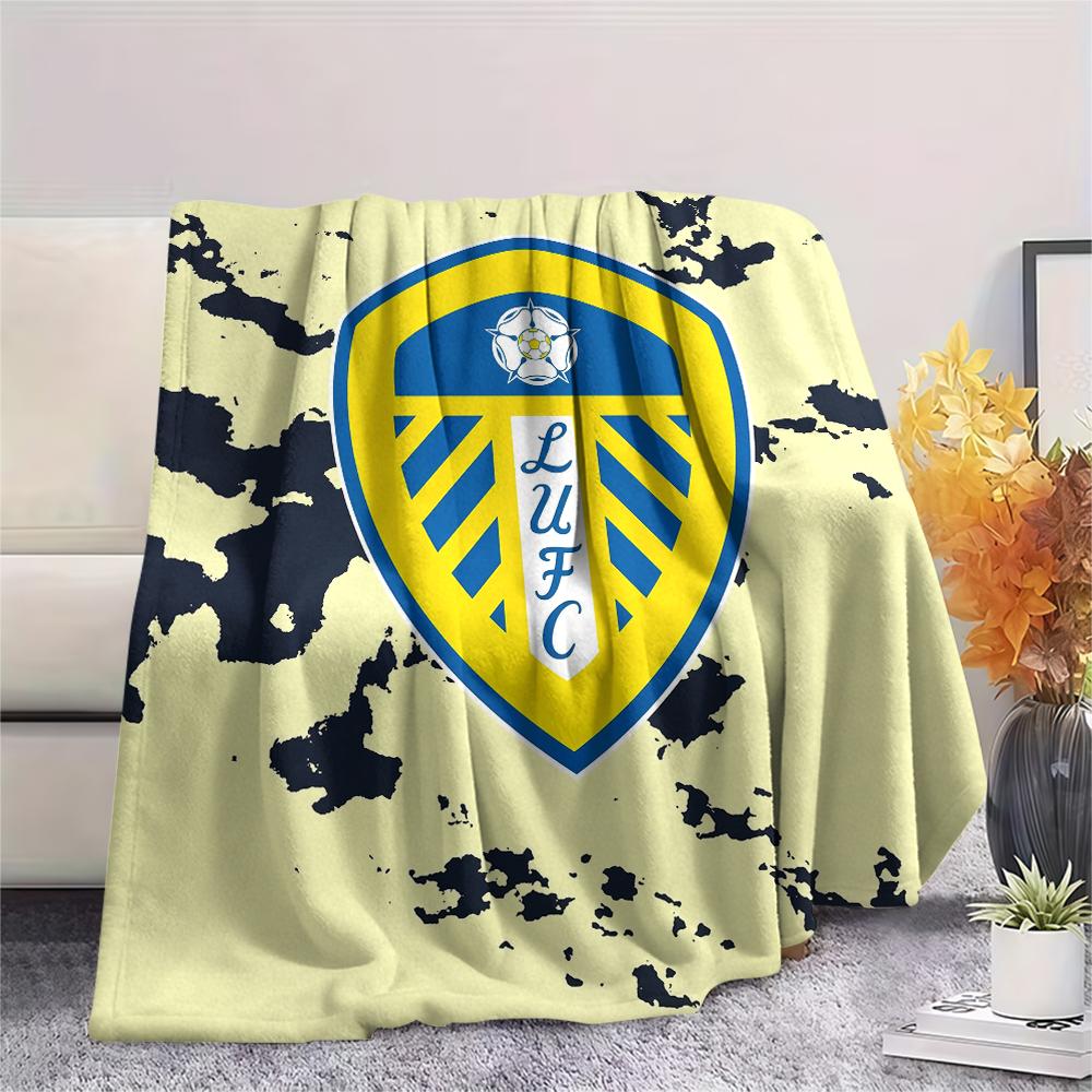 Logo Leeds United, Coperta in Flanella con Fantasia, Alta qualità, Confortevole per Tutte le Stagioni, Decorazione per la Casa, Calore e Comfort, Perfetta per Regali.