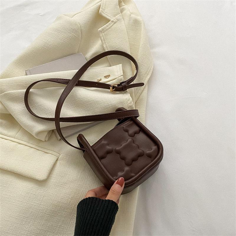 

Bag Women s 2024 Summer New Fashion Simple Shoulder Bag Casual Commuter Messenger Bag Niche Foreign Style Small Square Bag