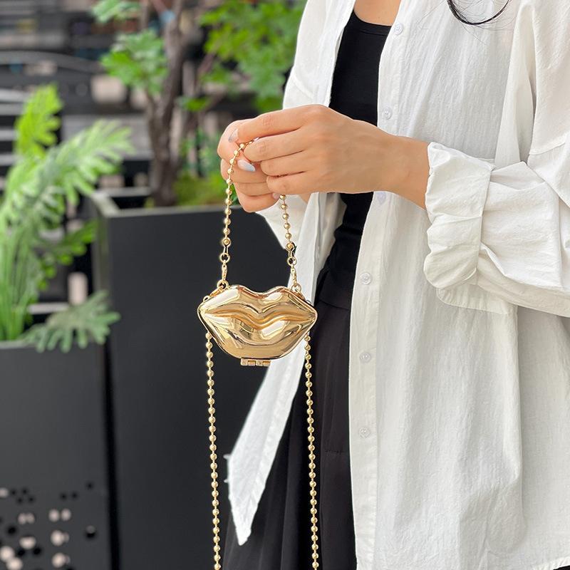 Personalizowana mała torebka w kształcie ust damska 2025 nowa europejska i amerykańska moda błyszcząca na ramię ins akrylowe usta czerwona koperta