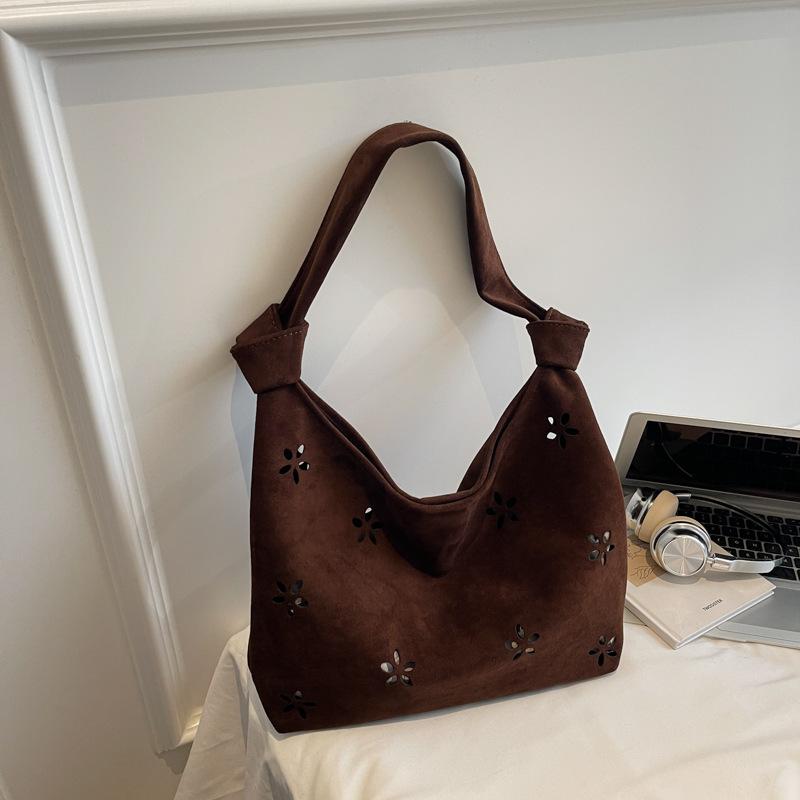 

Simple commuter tote dumpling bag women s winter new fashion trend casual shoulder armpit bag темно-коричневого кольору