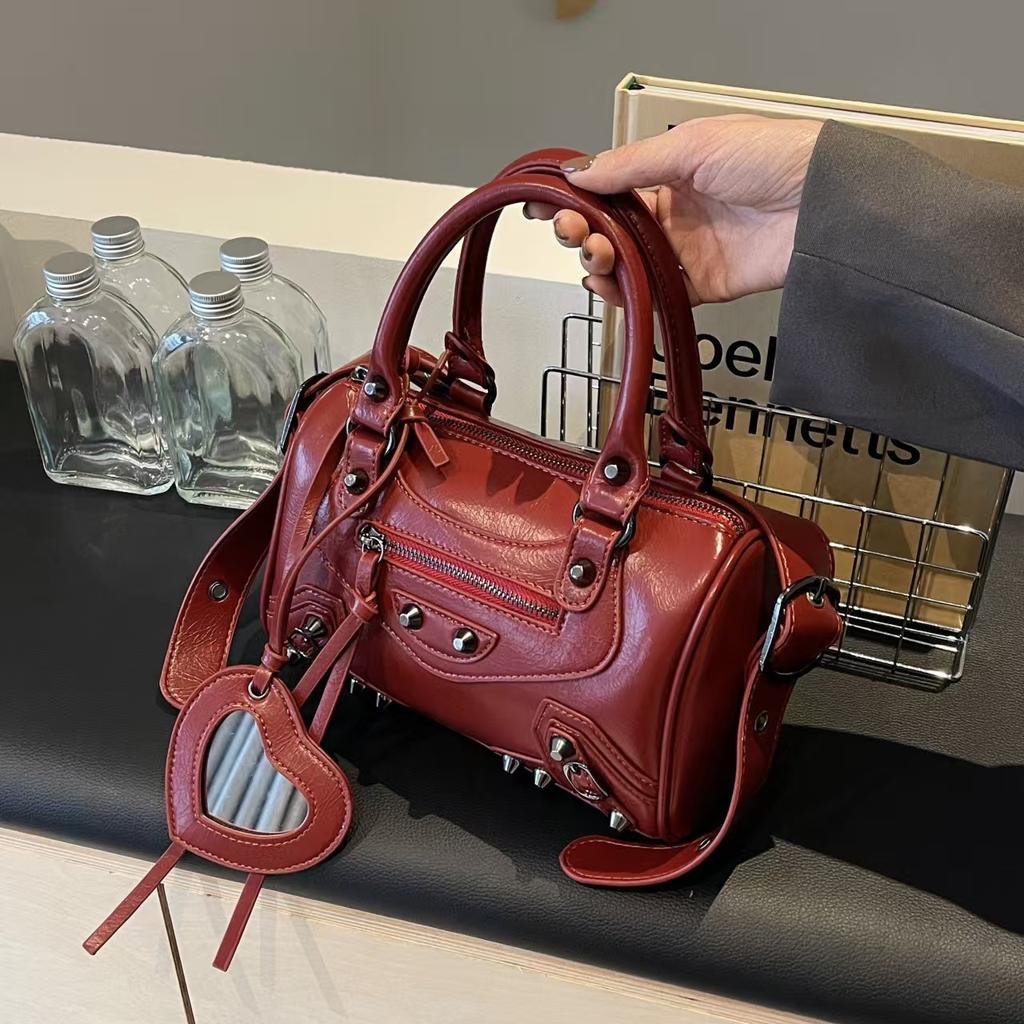 Locomotive Women'S Niche Fashion Rivets Portable Pillow Bag Wide Shoulder Strap Single Shoulder Messenger Bag