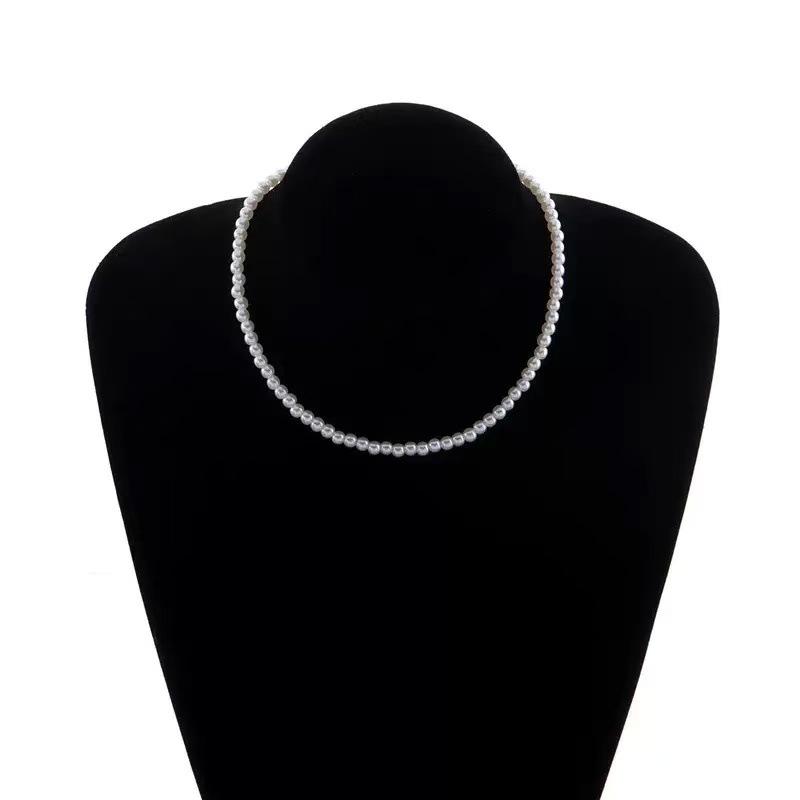 Elegant Women's Pearl Necklace: Versatile, Niche Design with Light Luxury Clavicle Chain Pendant