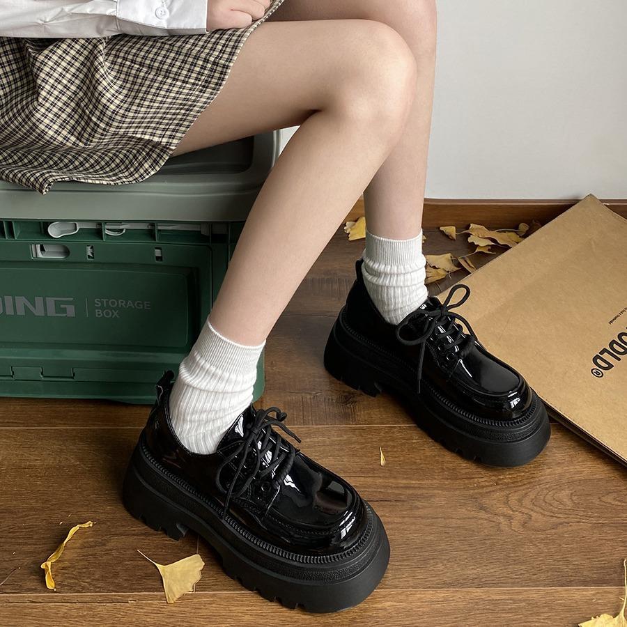 Černé kulaté hlavy britského stylu platforma malé kožené boty dámské podzim a zima 2025 nové francouzské retro zvyšující hlouboké jednoboty