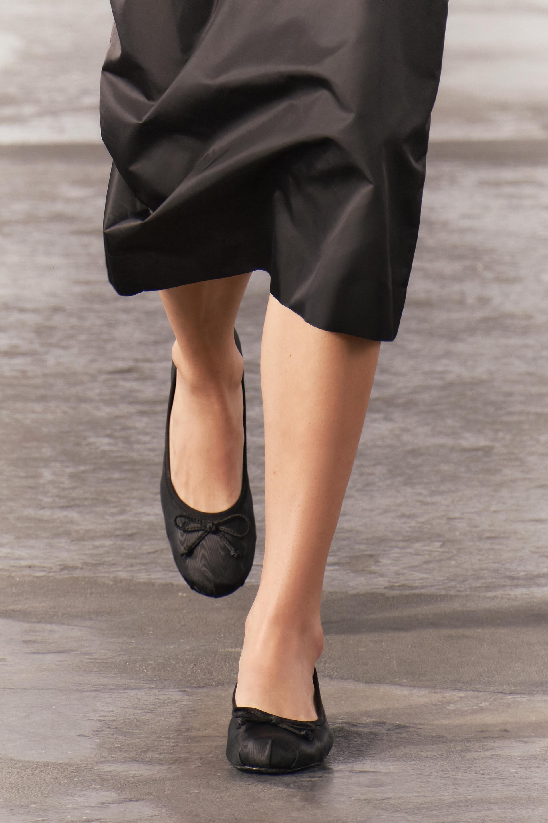 

ТКАНЕВЫЕ БАЛЕРИНЫ С БАНТОМ