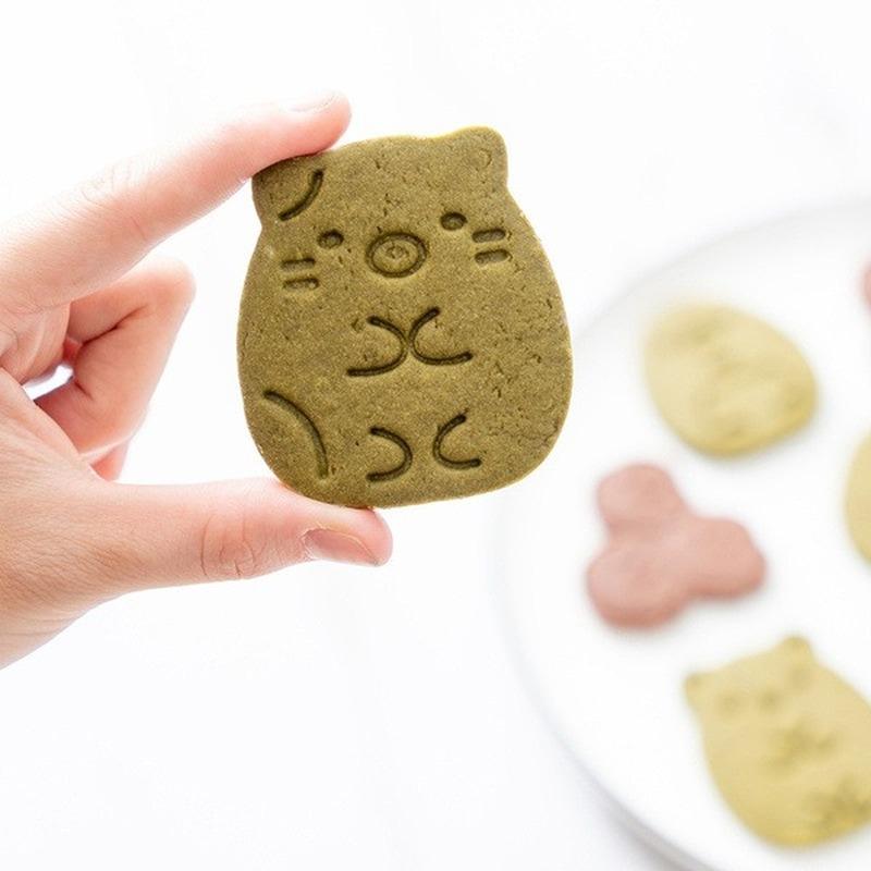6Pcs/Set DIY Cartoon Biscuit Mould Christmas Cookie Cutters 3D Cartoon Cookie Stamp Plastic Baking Mould