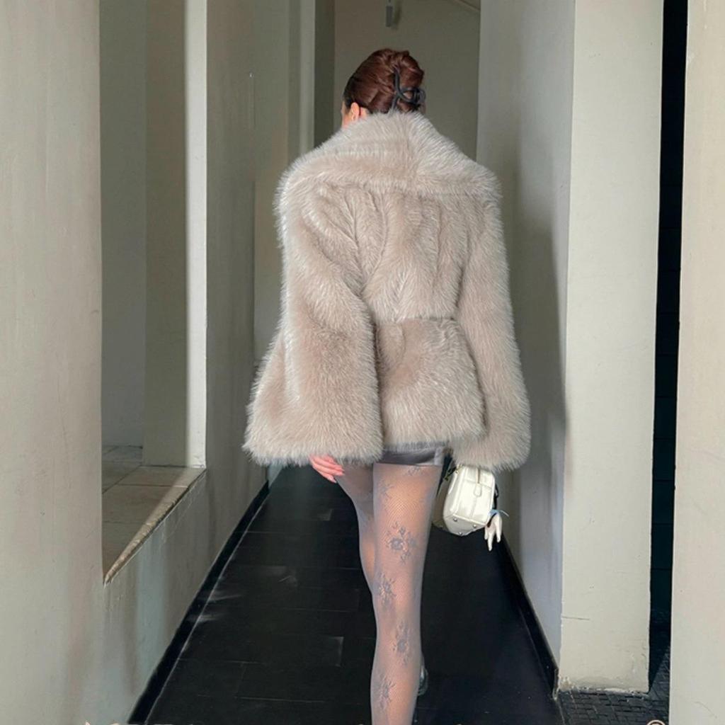 Women's Eco-Friendly Faux Fox Fur Lapel Coat - Short, Loose Fit for Winter 2025.