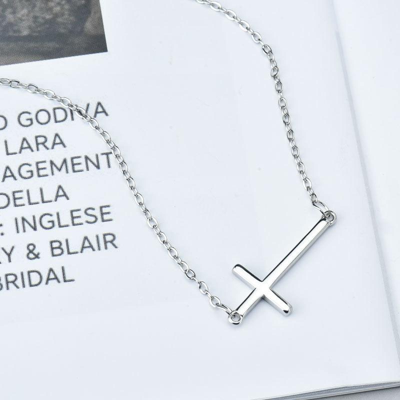 Fashionable Short Cross Choker Necklace Versatile Elegant Collarbone Chain Jewelry For Women Daily Wear