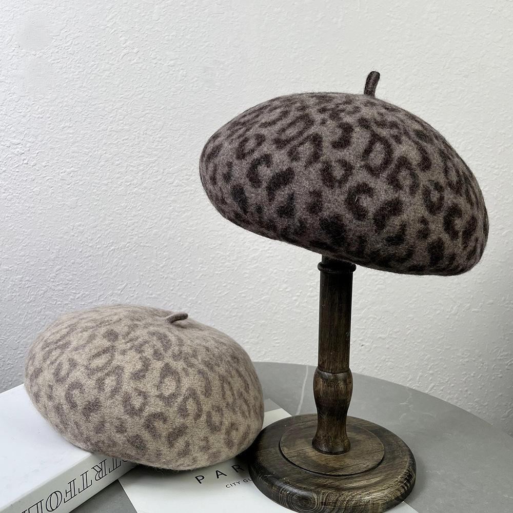 Korean beret autumn and winter new fashion casual warm woolen hat painter trend leopard print versatile bud