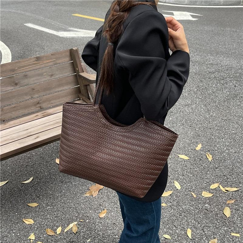 Large capacity fashion commuter tote bag new women's casual simple portable temperament messenger bag