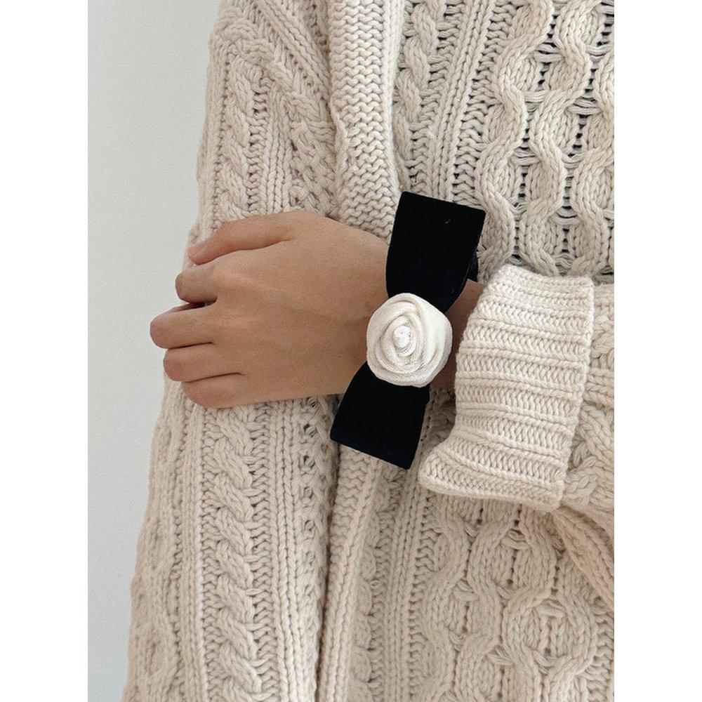 Rose Velvet Ribbon Scrunchie [Black]