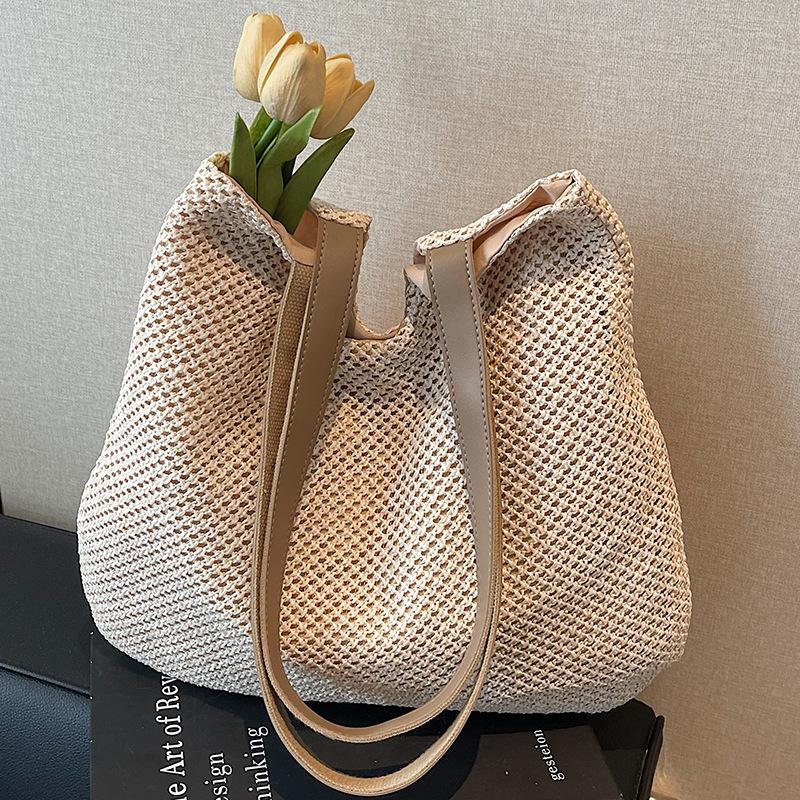 Neue Schulter Baumwollfaden Strohtasche handgefertigte hohle gewebte Tasche Urlaub Strand große Kapazität tragbare Tragetasche Frauen