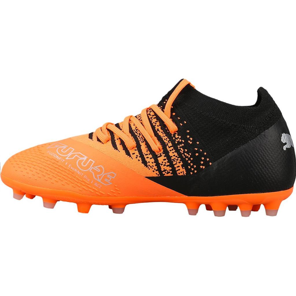 Puma Future Z 3.3 Jr Mid MG Scarpa da Calcio per Bambini con Tacchetti Corti Tomaia Bassa Nero Arancione Scarpe da Calcio per Bambini 106774-01