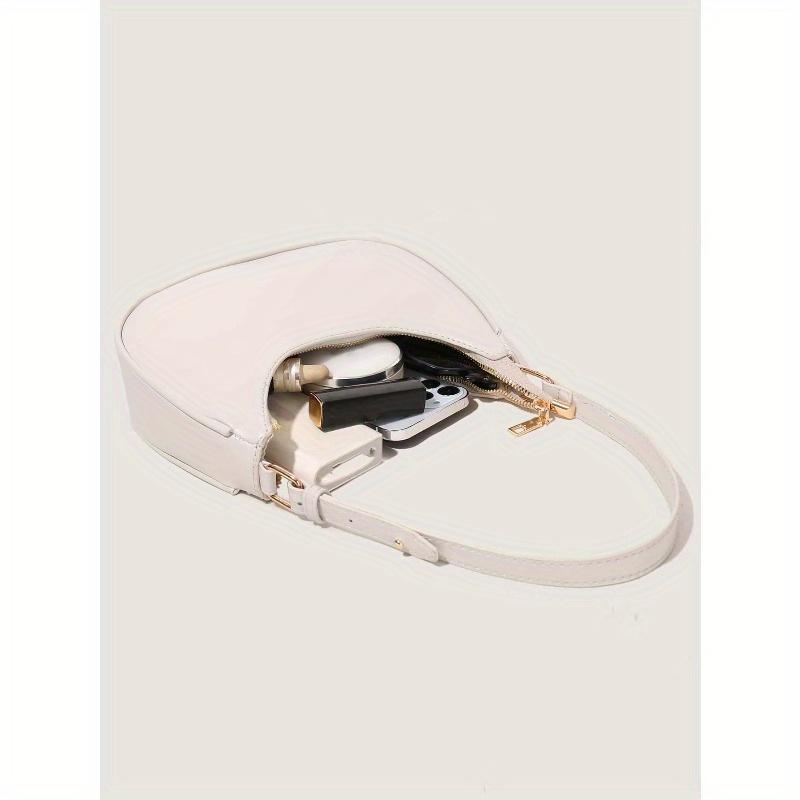 New Fashionable And Simple Crescent-Shaped Bright Surface Shoulder Bag, With A Distinctive Texture And Classic Look That's Suitable