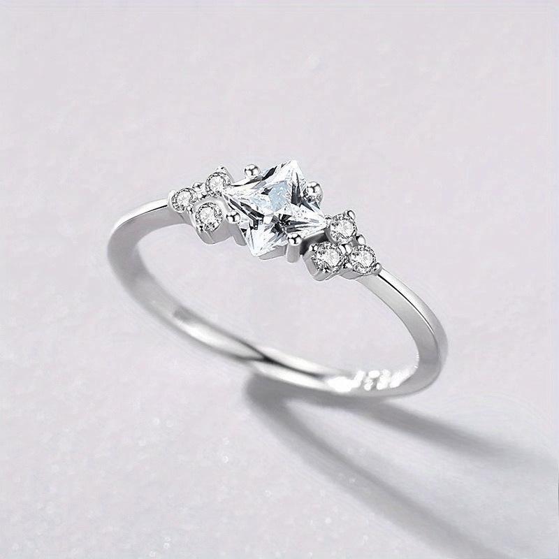 Yun Miao Elegant Luxurious Zircon Ring - Sparkling Valentine's Day Jewelry Gift