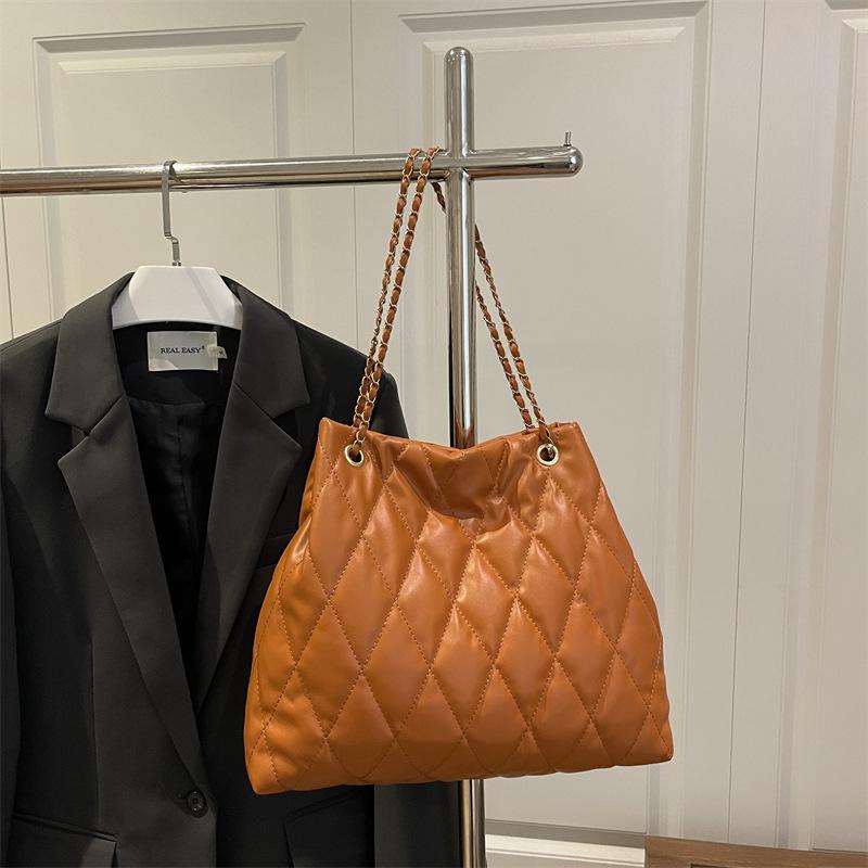 This Year, the Popular Diamond Embroidered Thread Chain Bag Women's 2025 New High-end Texture Versatile Fashion Shoulder Messenger Bag