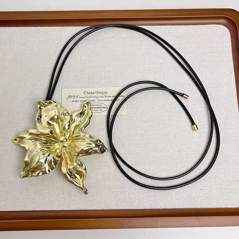 Tooxika Exaggerated Metal Large Flower Pendant Necklace Light Luxury Temperament Leather Rope Long Sweater Chain