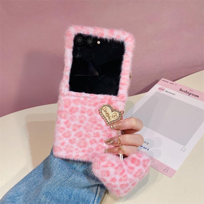 Luxury Leopard Print Plush Phone Case For Samsung Galaxy Z Flip 8 3 4 5 7 FE With Love Heart Pendant Shockproof Protective Cover