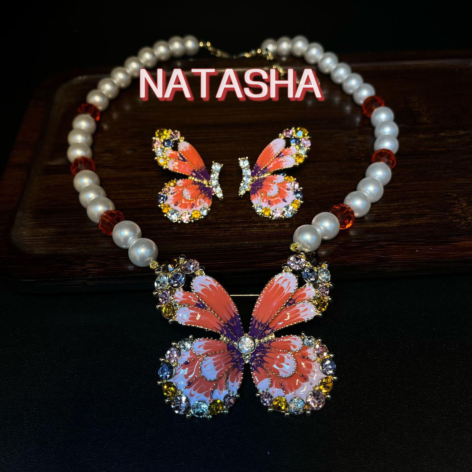 

2024 Vintage-Style Exquisite Butterfly Glass Pearl Necklace