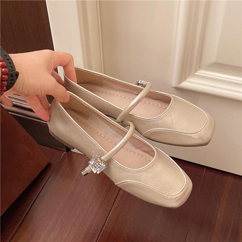 French Retro Square Head Shallow Mouth Single Shoes Women's 2025 New Spring Retro Splicing One-word Buckle Mary Jane with Skirt