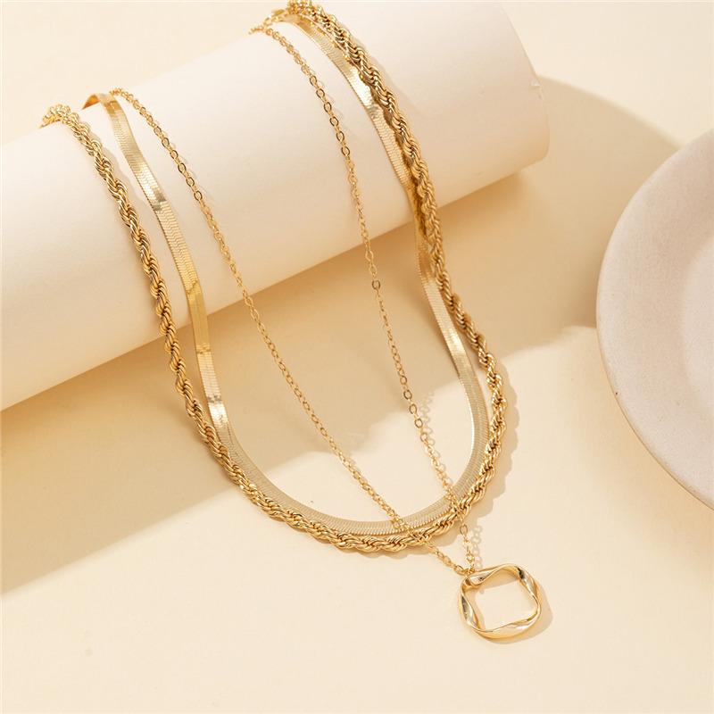 New Classic Geometric Round Hollow Snake Necklace Fashion Twist Chain Pendant Fashion Women's Choker Necklac Jewelry Gift