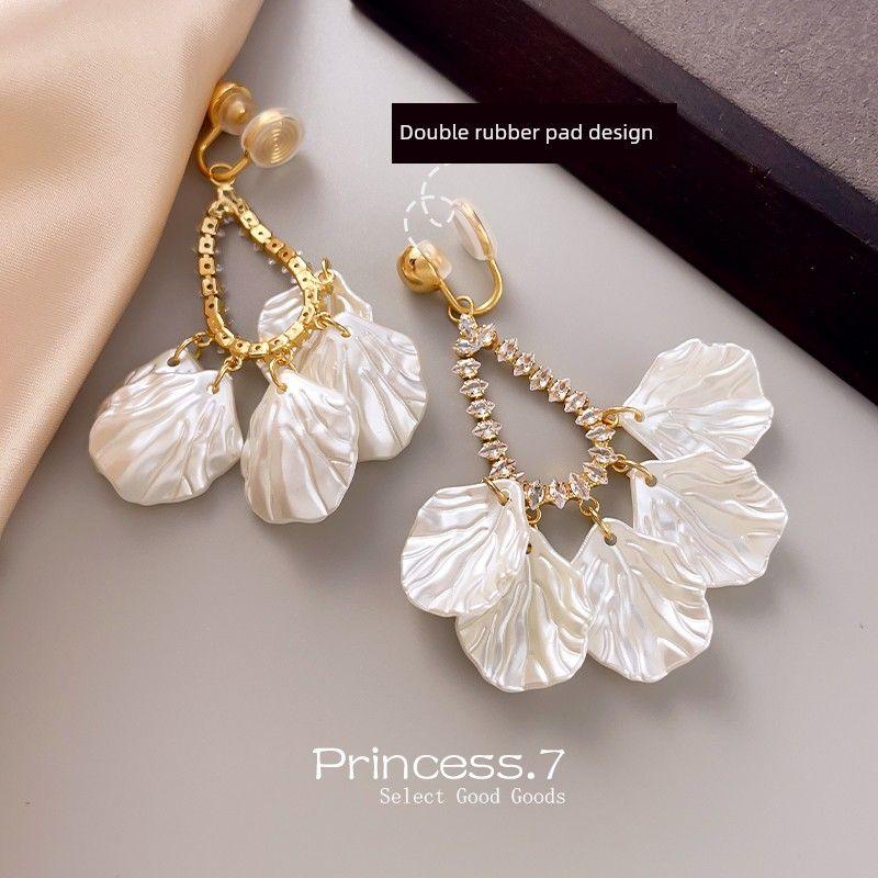 

Клипсы без пирсинга Женские Подвески-ракушки Длинные серьги Бриллиант Капля воды Доступная Роскошь Классная Элегантность Серьги-спирали от комаров A pair of ear clips