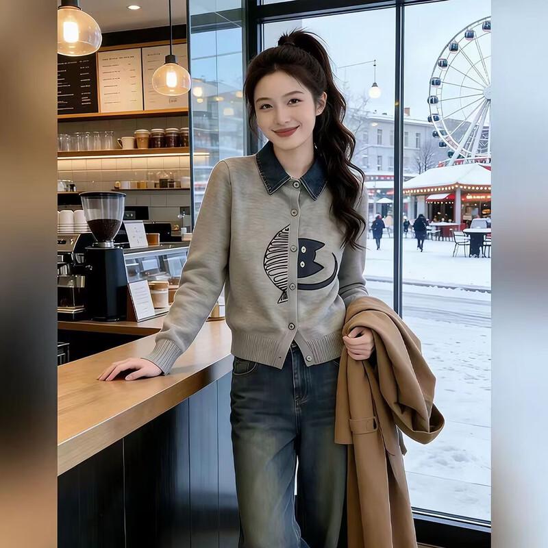 Etam Slim-Fit Cartoon Print Denim-Collar Knit Cardigan