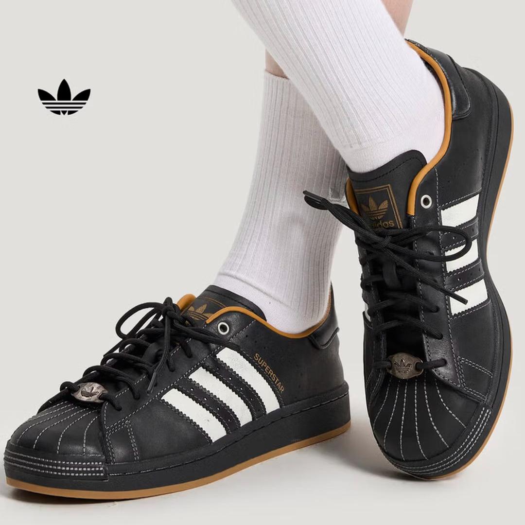 

Эксклюзивные кроссовки Adidas для знаменитостей - SUPERSTAR II с подошвой в форме ракушки и без шнурков - Adidas Tricolor KI6590 35.5 чёрный